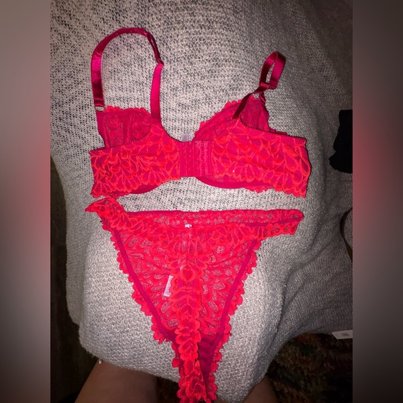 SavageXFenty 44D Bra & 3 X Thong Set. Elegant Pink Lace Lingerie Set - Picture 6 of 8